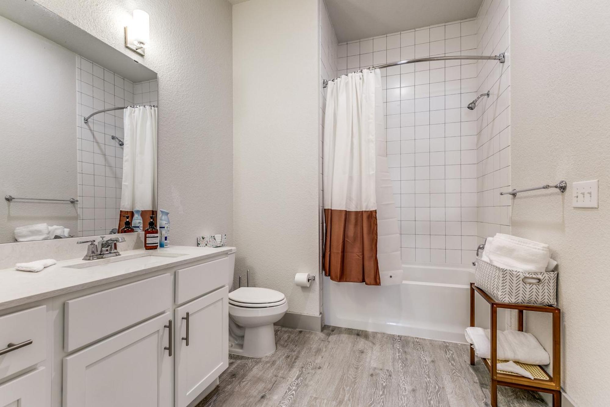 Lush Downtown Condo On Riverwalk W King Ste, Free Parking, Pet Friendly, Centrally Located On Riverwalk San Antonio Eksteriør billede