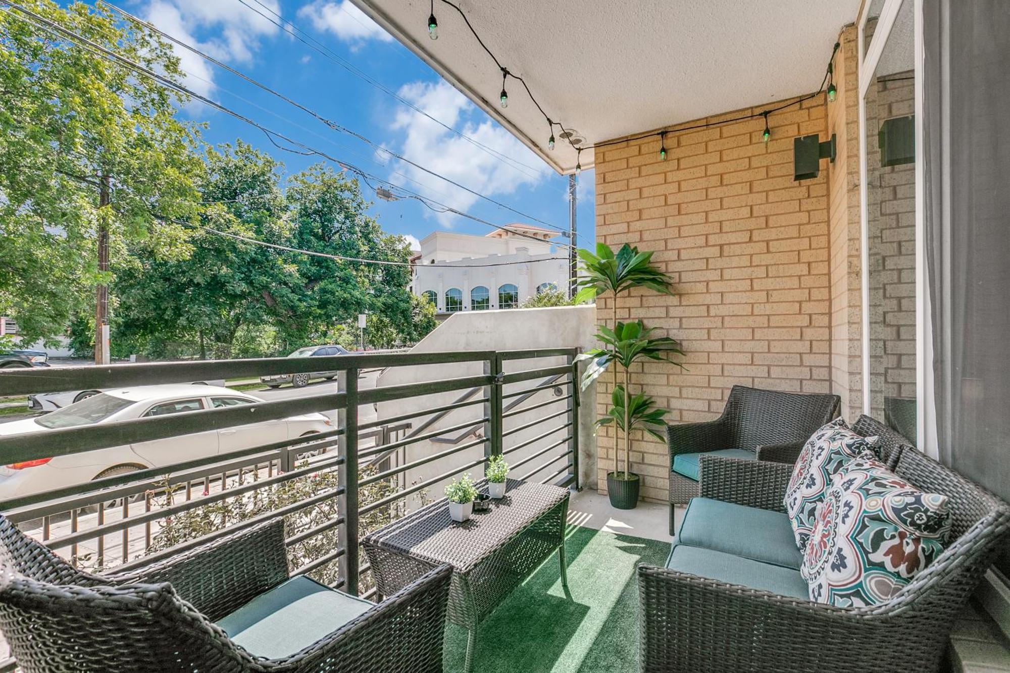 Lush Downtown Condo On Riverwalk W King Ste, Free Parking, Pet Friendly, Centrally Located On Riverwalk San Antonio Eksteriør billede
