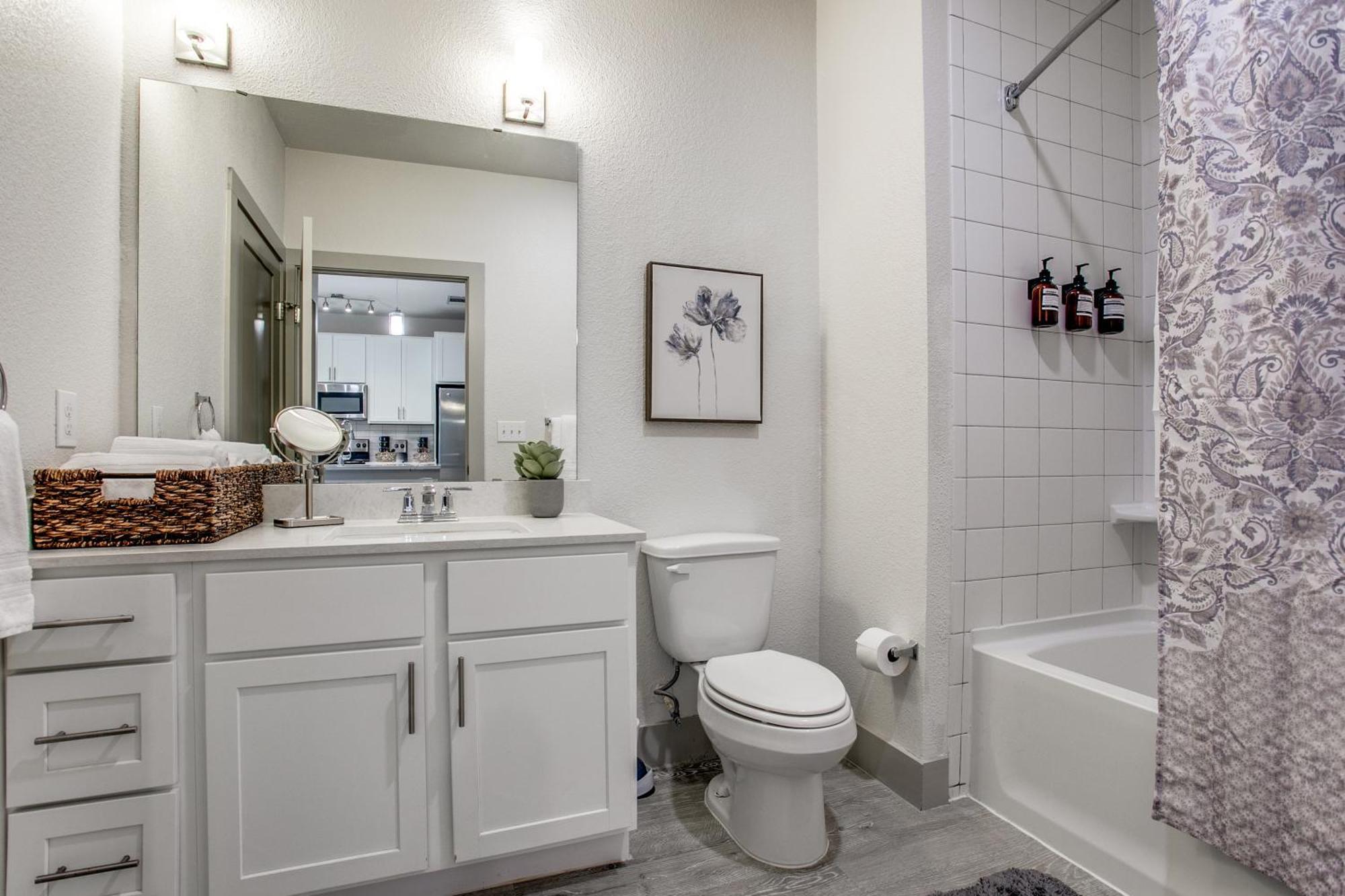 Lush Downtown Condo On Riverwalk W King Ste, Free Parking, Pet Friendly, Centrally Located On Riverwalk San Antonio Eksteriør billede